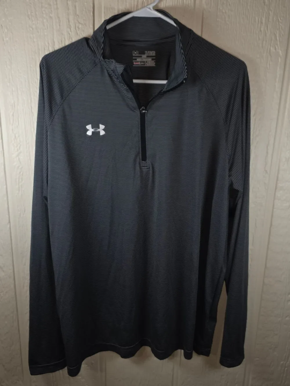 Men's Under Armour HeatGear Loose Black & Gray Performance Top, Size XL